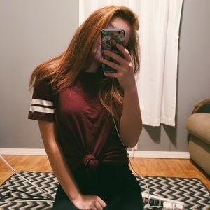 VS pink Maroon t-shirt